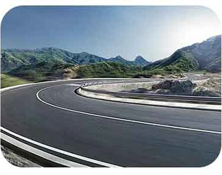 Sistema solar junto a una carretera